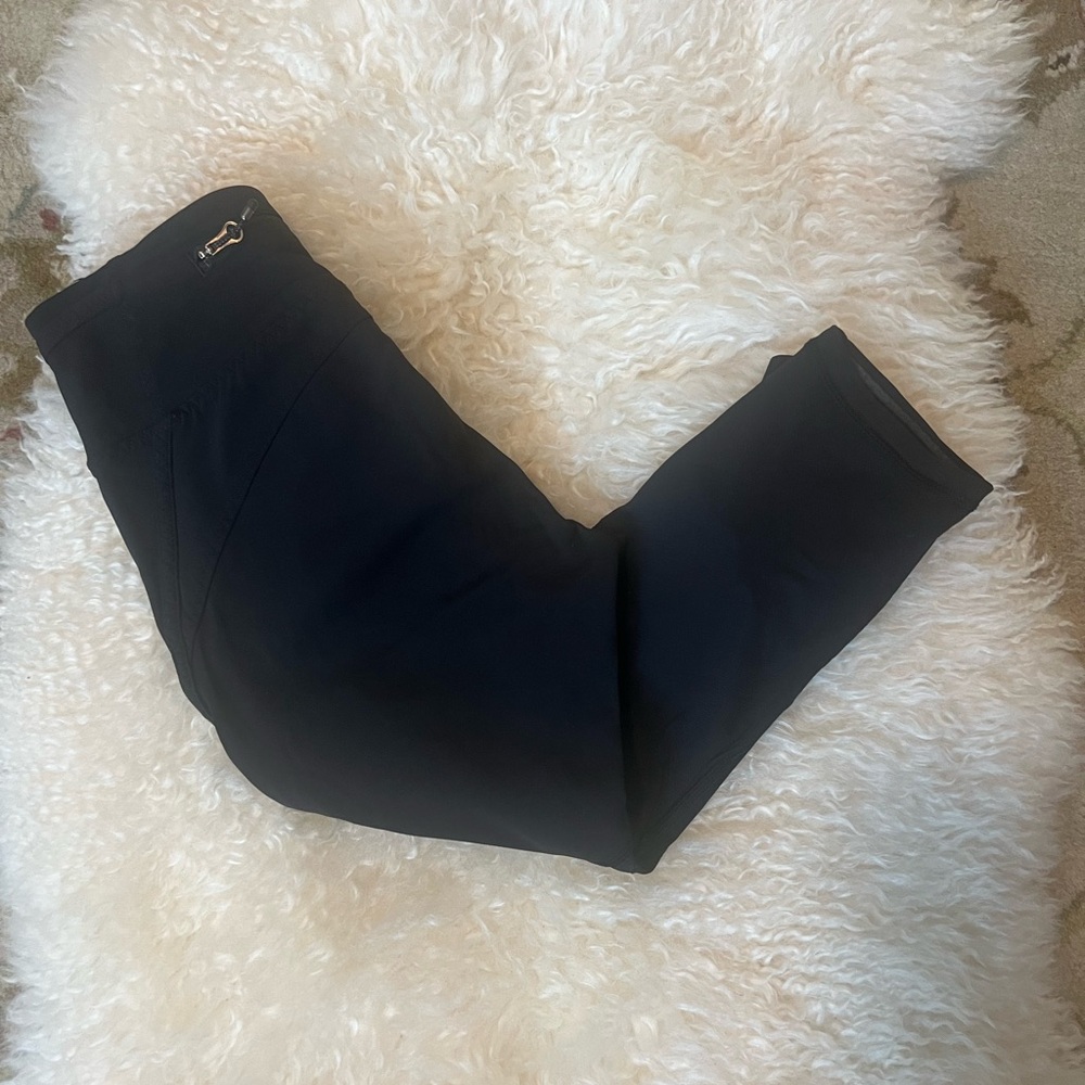 Lululemon Cropped Leggings with Back Pocket Size 2